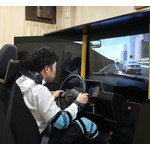 高齢ドライバーの逆走防止へ、教習所で&ldquo;三世代免許&rdquo;講義