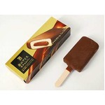 セブンが初の&ldquo;金のアイス&rdquo;、ロッテアイスと共同開発の生チョコバー。