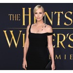 シャーリーズ・セロンがキアヌとスパーリング