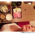 菜々緒が&ldquo;セクシーしゃぶしゃぶ&rdquo;、胸に目が行く食事風景に興奮。