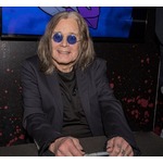 オジー・オズボーン、元ギタリストが犬の散歩中に&ldquo;無差別銃撃&rdquo;され「ショック」