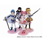 「魔法少女まどか☆マギカ」の食玩コレクション、4人繋げて1つの構図に。