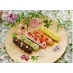 香るバラ「さ姫」をエクレアに、日比谷花壇がフラワースイーツ新作。