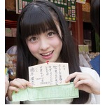 橋本環奈の願いは「宇宙一に」、Rev.from DVLが太宰府でヒット祈願。