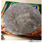 冷凍ピザが想像を絶する事態に、開封してビックリのおぞましい姿。