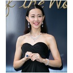 木村佳乃に総額29億円の宝石、「ジュエリーは目や心の保養」とうっとり。