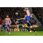 競り合うルノルマン　サッカー