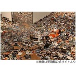 ネットの&ldquo;情報過多&rdquo;を表現、24時間中にFlickr公開の写真100万枚印刷。