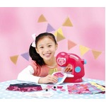 糸なしで縫える不思議なミシン、タカラトミーが「フェルティミシン」。