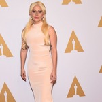 自曲で過去の傷を癒したガガ、米大学内のレイプ犯罪に焦点あたり喜ぶ。