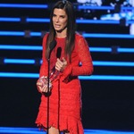 サンドラ・ブロックが同棲開始、子供たちと住む家に恋人が引っ越し。