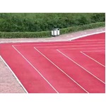 【写真】コーナーが直角の陸上トラック、減速が必要な謎設計に驚きの声。