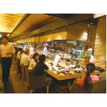 大阪「食べ飲み放題横丁」が話題、8店舗8業態の店で3時間食べ飲み放題。