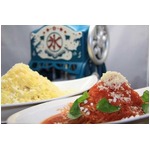 夏にピッタリ&ldquo;かき氷パスタ&rdquo;、ふわふわの特製氷ソースをふりかけ。