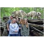 【写真】オオカミにお父さんが襲われた、背後から忍び寄る&hellip;写真が話題。