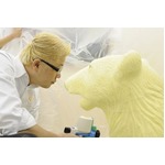 ホッキョクグマの等身大チョコ、辻口氏が初めて動物モチーフに制作。