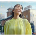 佐藤栞里「ひまわりの花びらが舞い散る中での撮影」スタッフみんな笑顔になった新CM