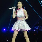 ケイティ・ペリーが元彼と復縁、パーティーでキス＆いちゃいちゃ。