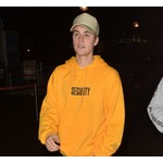 ジャスティン・ビーバー、ブーイングで舞台去る