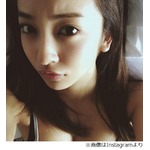 ともちんが&ldquo;胸の谷間&rdquo;露わに、「カワセク」「ありがとう」の声。