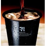 セブンカフェにカフェラテ登場、濃厚ミルクをビーズ状アイスに特殊加工。