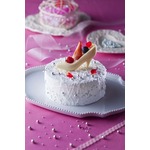 TDLと連動のプリンセスケーキ、ガラスの靴がモチーフの気品溢れる一品。