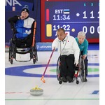 ストーンを放つ中島