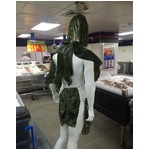 スーパーに現れた&ldquo;ワカメ男&rdquo;、服の代わりにワカメ&hellip;頭にもワカメ&hellip;。