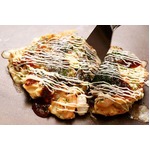 お好み焼きは&ldquo;ピザか格子か&rdquo;、切り方をめぐる派閥双方の言い分。