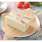 &ldquo;不二家ミルキーの練乳入り&rdquo;サンドイッチ