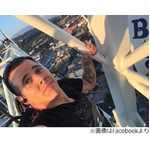 「ジャッカス」のメンバー逮捕、高さ30mのクレーン登り消防隊出動。