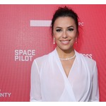 「デスパレートな妻たち」女優、カンヌレッドカーペットで&ldquo;6000円のドレス&rdquo;着たことを後悔