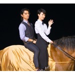 剛力彩芽と斉藤工がラブラブ乗馬、トゥインクル30周年イベントで。