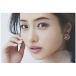 石原さとみの美しすぎるアップ、美肌にグッと迫るため息モノの一枚。