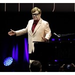 エルトン・ジョン、若き日の自分に言いたいこと「ドラッグは絶対にやるな」