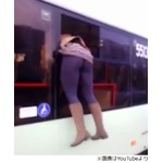 バス代払わず窓から脱出した女、「無賃乗車、汚い言葉、だらしない尻」。
