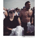 ガガが婚約者と湖へ飛び込む「毎年風邪をひくことが大好きなのよ」。