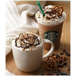 スタバが日本独自のカフェモカ、ほんのり塩味プレッツェルがポイント。
