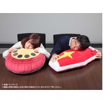 ガンダムとギャンの&ldquo;盾&rdquo;がクッションに