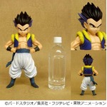 30cm級の特大「ゴテンクス」、威張ったように腰に手をあてたポーズ。