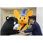 ピーポくんがくまモン慰める、&ldquo;赤いほっぺ&rdquo;まだ見つからず遺失物届。