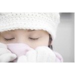 &ldquo;マフラーに顔半分&rdquo;は鉄板、「冬に女性が魅力的に見える仕草」1位に。