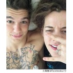 プレスリーの初孫娘が婚約発表、恋人のFacebookで婚約指輪写真公開。