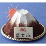 ご来光チョコ付き富士山ケーキ、雄大なシルエットをそのまま表現。