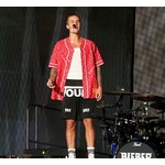 ジャスティン・ビーバー、運転中に携帯で罰金