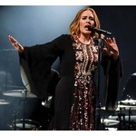 アデルがクリスマスに挙式か