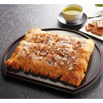 ロングセラー菓子とコラボ「しるこサンドピザ」