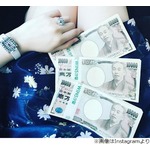 森下悠里、ダービー大当たりで札束披露