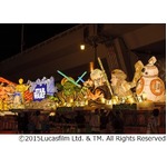 スター・ウォーズねぶたに熱狂、ベール脱いだ4台に会場大盛り上がり。