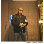 金子賢が人生初のスキンヘッド、モヒカンの頭髪も消え「寒過ぎ」。
